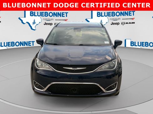 Used 2019 Chrysler Pacifica Touring Plus w/ Advanced Safetytec Group FWD image 2