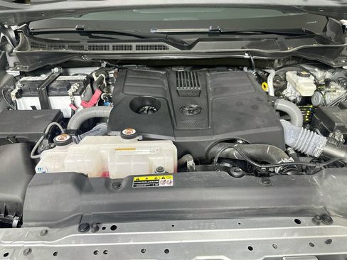 Used 2025 Toyota Tundra SR AWD/4WD image 9