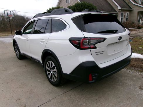 Used 2021 Subaru Outback Premium image 10