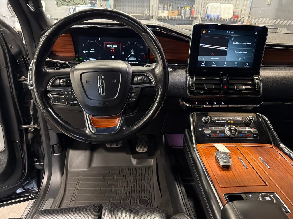 Used 2018 Lincoln Navigator Reserve w/ Technology Package AWD/4WD image 6