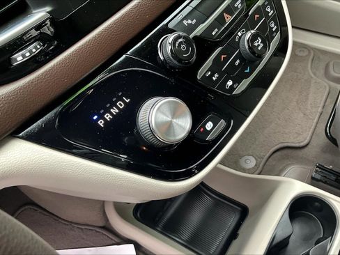 Used 2019 Chrysler Pacifica L FWD image 17