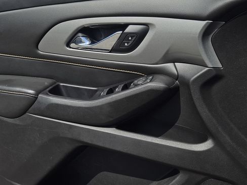 Used 2020 Chevrolet Traverse LS FWD image 18