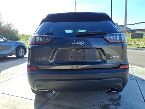 Used 2019 Jeep Cherokee Latitude Plus w/ Comfort/Convenience Group image 6