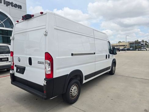 Used 2025 RAM ProMaster 2500 w/ Convenience Group FWD image 3