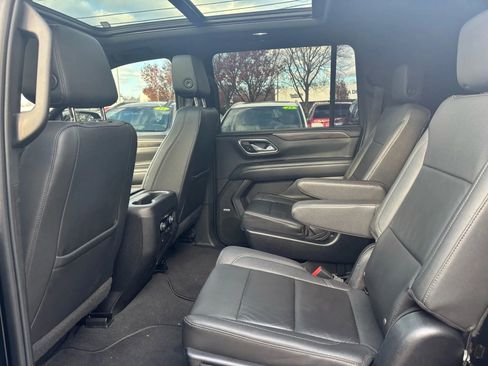 Used 2022 Chevrolet Suburban LT w/ Luxury Package image 19