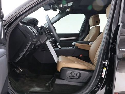 Used 2024 Land Rover Discovery Dynamic SE image 17