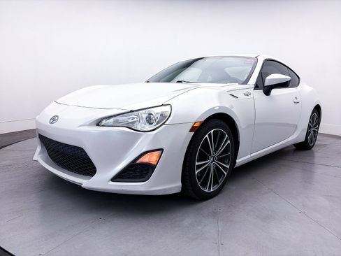 Used 2015 Scion FR-S RWD image 6
