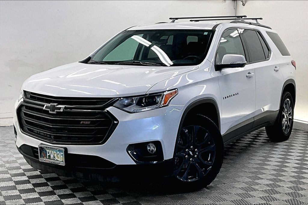 Used 2021 Chevrolet Traverse RS FWD image 1