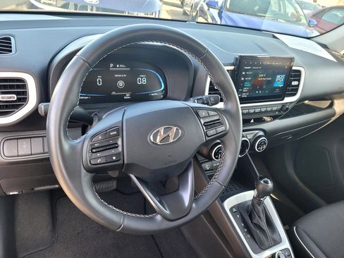 Certified 2025 Hyundai Venue Limited image 11