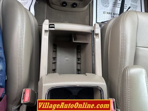 Used 2014 Chrysler Town & Country Touring FWD image 24