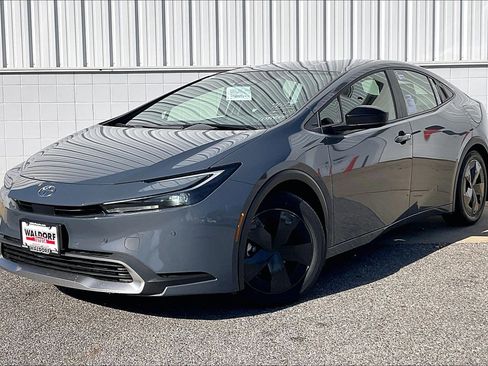 New 2026 Toyota Prius Plug-In Hybrid FWD image 2