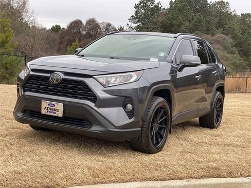 Used 2019 Toyota RAV4 XLE image 10