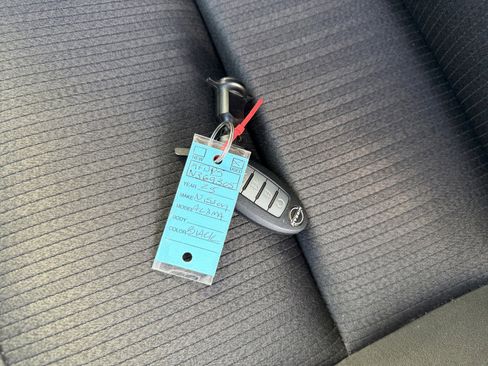 Used 2025 Nissan Altima 2.5 SV FWD image 33