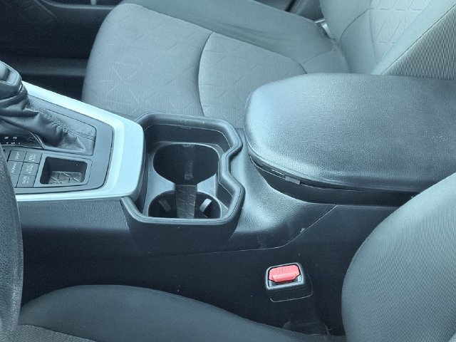 Used 2019 Toyota RAV4 XLE AWD/4WD image 8