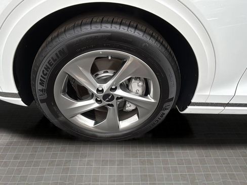 Certified 2026 Genesis GV70 2.5T Advanced image 45