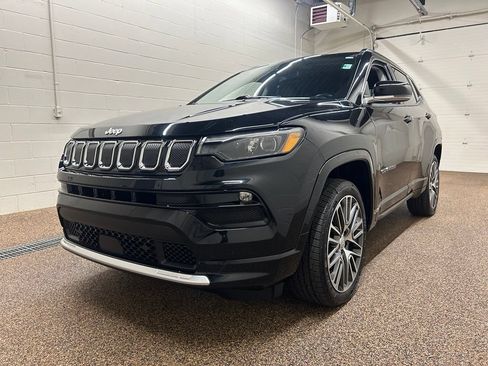 Used 2022 Jeep Compass Limited w/ Elite Group AWD/4WD image 5