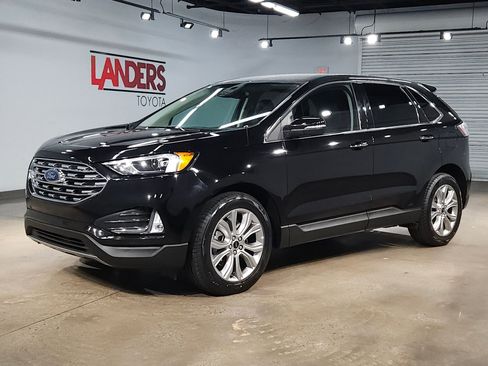 Used 2024 Ford Edge Titanium image 3