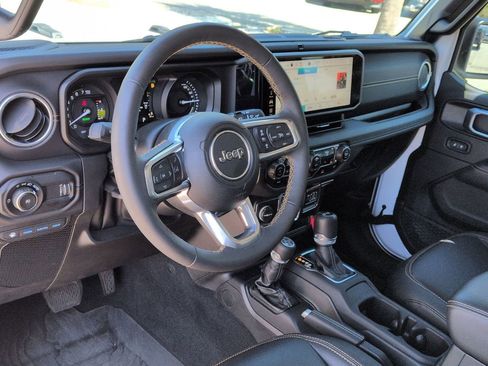 Used 2024 Jeep Wrangler Unlimited Sahara AWD/4WD image 10