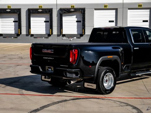 Used 2022 GMC Sierra 3500 Denali w/ Technology Package image 14