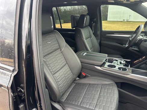 Used 2025 Cadillac Escalade ESV V w/ LPO, ONYX Package image 63