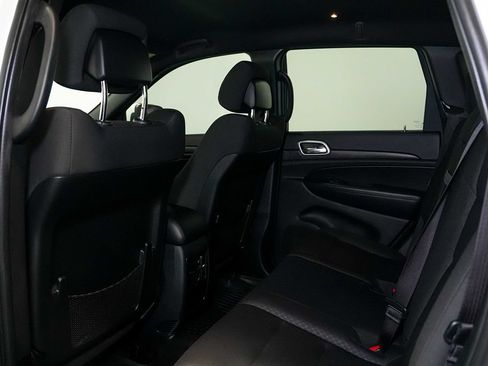 Used 2018 Jeep Grand Cherokee Laredo RWD image 19
