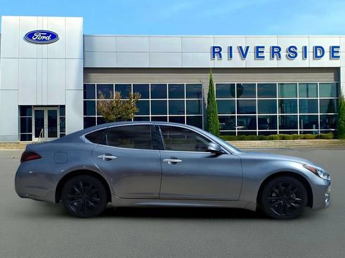 Used 2018 INFINITI Q70 Luxe w/ Proactive Package RWD image 8
