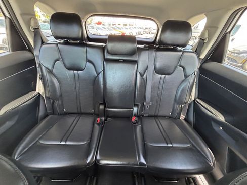 Used 2024 Kia Sorento S FWD image 41