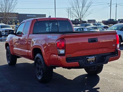 Used 2017 Toyota Tacoma SR5 image 7