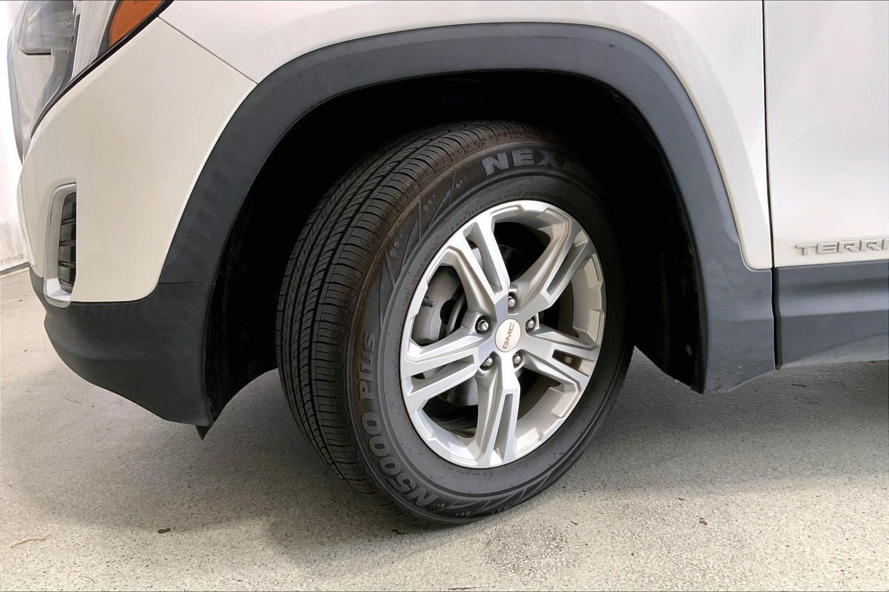 Used 2020 GMC Terrain SLE w/ Driver Convenience Package FWD image 20
