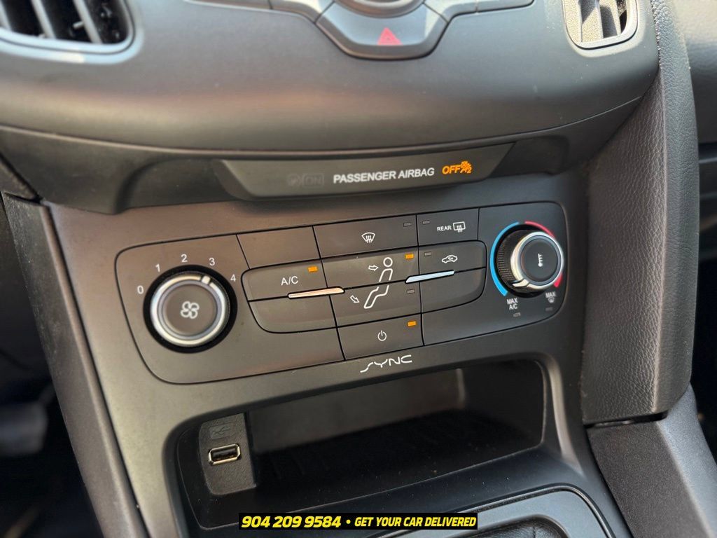 Used 2015 Ford Focus SE w/ Reverse Sensing Package FWD image 17