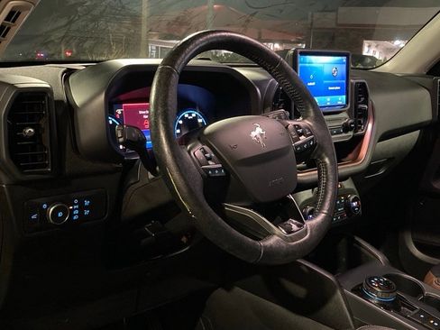 Used 2021 Ford Bronco Sport Outer Banks w/ Outer Banks Package (96D) image 9