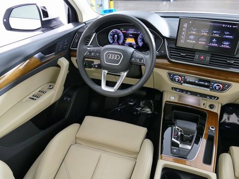 Used 2024 Audi Q5 e Premium w/ Convenience Package image 25