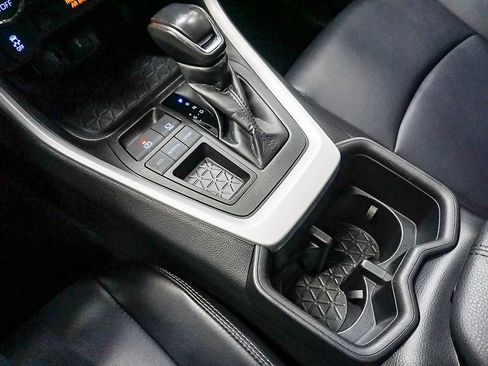 Used 2022 Toyota RAV4 XLE Premium image 24