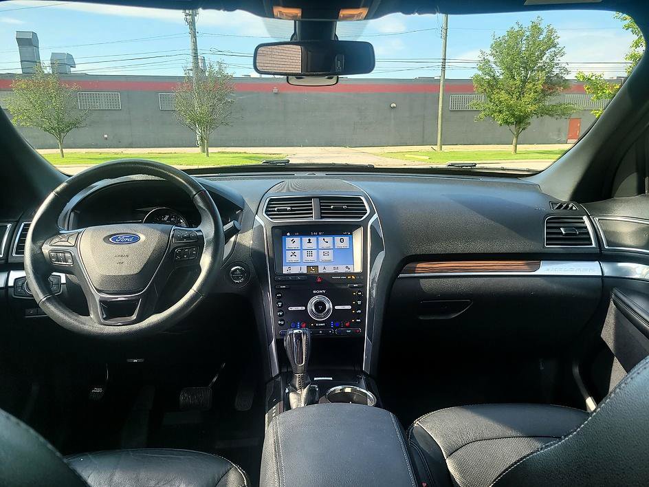 Used 2019 Ford Explorer Limited w/ Equipment Group 301A AWD/4WD image 34
