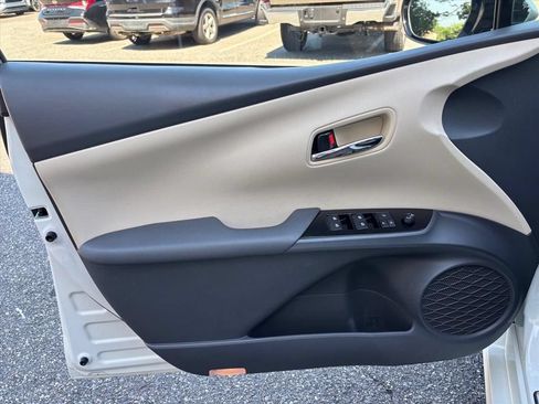 Used 2017 Toyota Prius Four FWD image 8