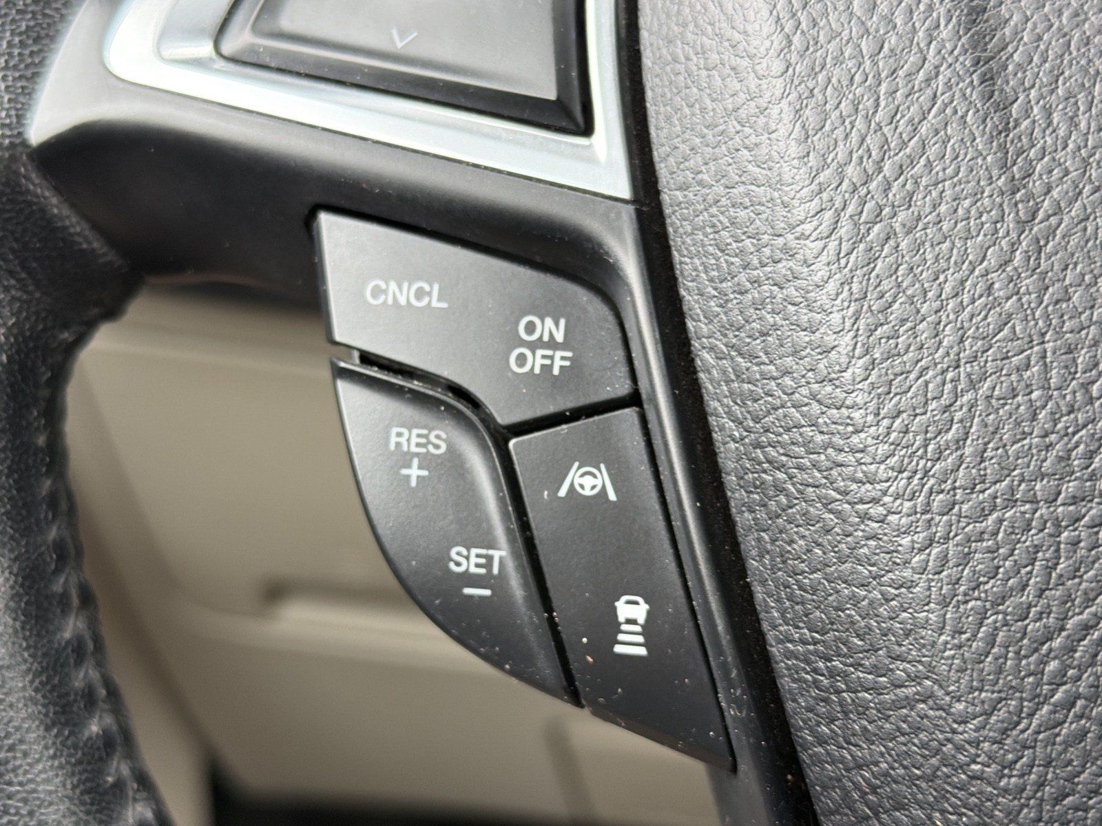 Used 2020 Ford Edge Titanium w/ Equipment Group 301A AWD/4WD image 29