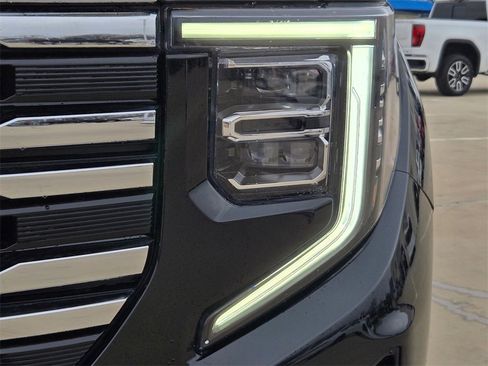 Used 2024 GMC Sierra 1500 SLT w/ SLT Premium Plus Package image 31