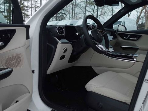 Used 2026 Mercedes-Benz GLC 300 4MATIC image 25