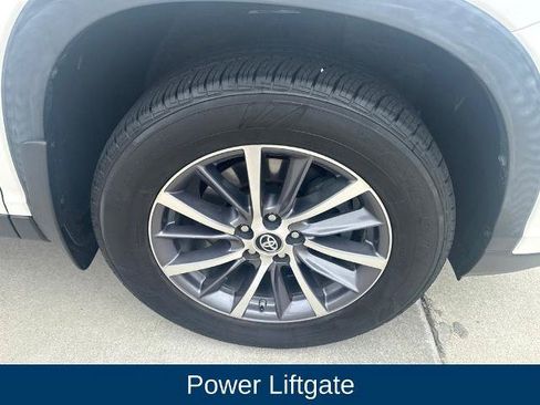 Used 2019 Toyota Highlander XLE AWD/4WD image 11