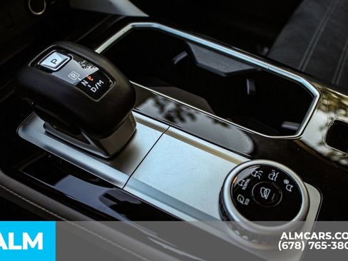 Used 2025 Mitsubishi Outlander SE image 40