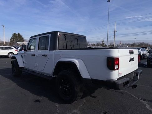 Used 2021 Jeep Gladiator Willys image 5