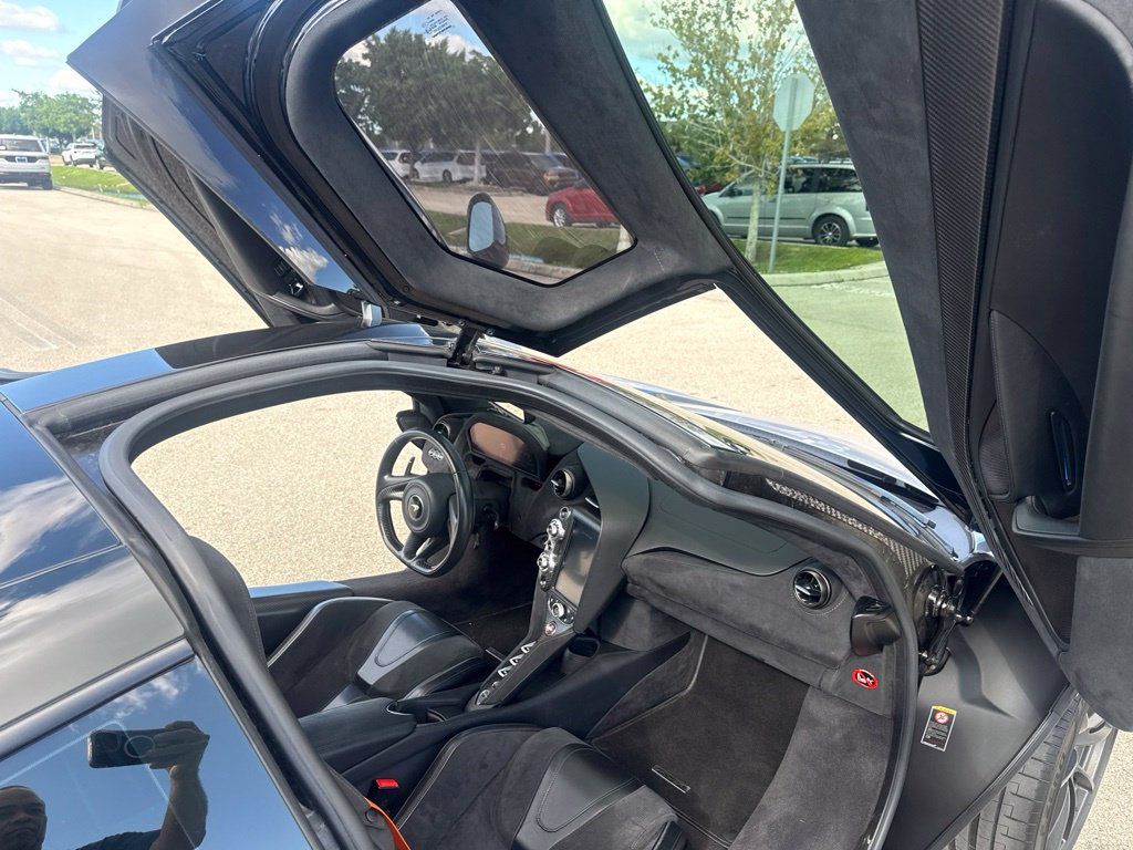 Used 2019 McLaren 720S Performance RWD image 10