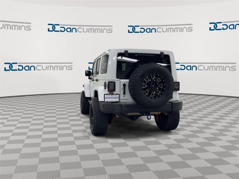Used 2012 Jeep Wrangler Unlimited Rubicon w/ Connectivity Group image 7