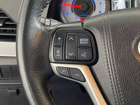 Used 2019 Toyota Sienna SE image 15