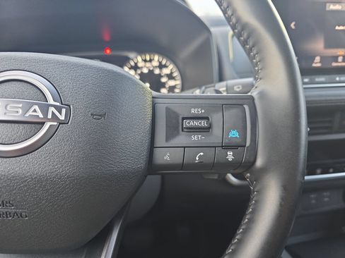 Used 2025 Nissan Rogue SV AWD/4WD image 18