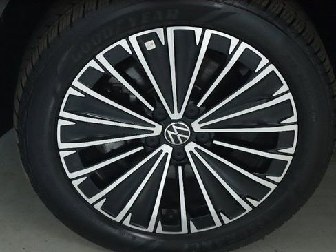 Used 2025 Volkswagen Taos SE image 38