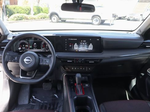Used 2025 Nissan Kicks SR w/ SR Premium Package FWD image 29