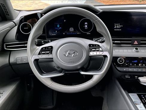 Used 2023 Hyundai Elantra SEL w/ Convenience Package FWD image 6