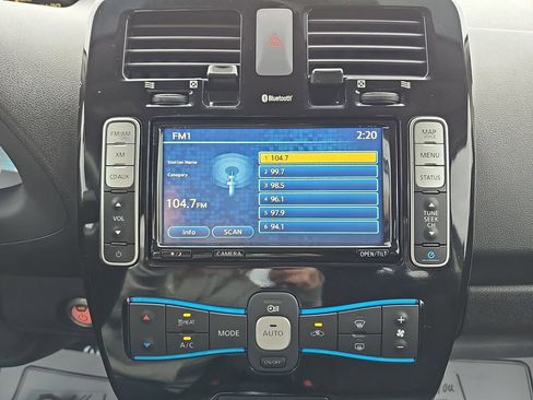 Used 2014 Nissan Leaf SV w/ LED & Quick Charge Package image 25