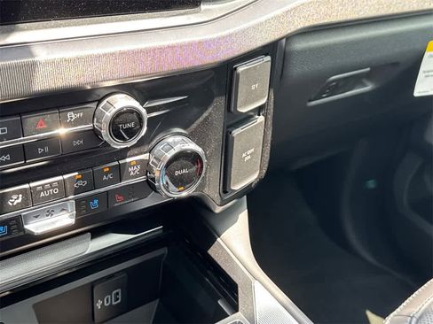 New 2025 Ford F250 Platinum image 26